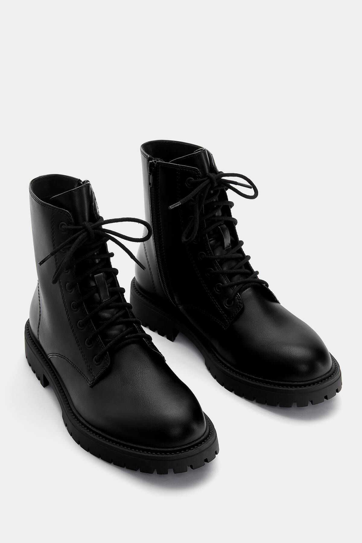 چکمه های تخت بند دار