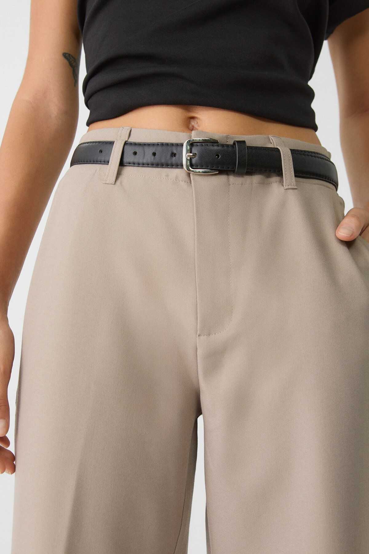 شلوار پارچه ای با کمربند و روان