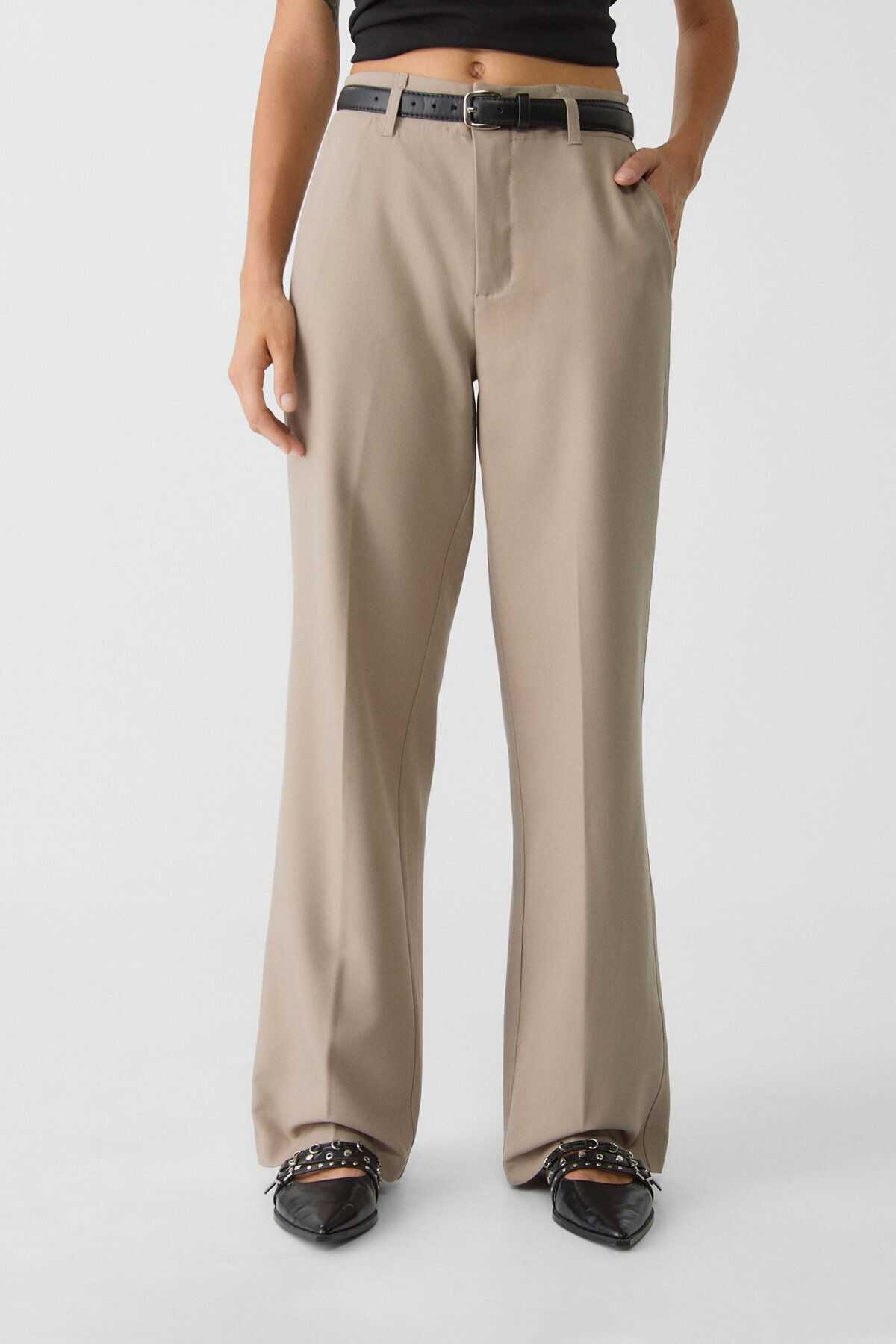 شلوار پارچه ای با کمربند و روان