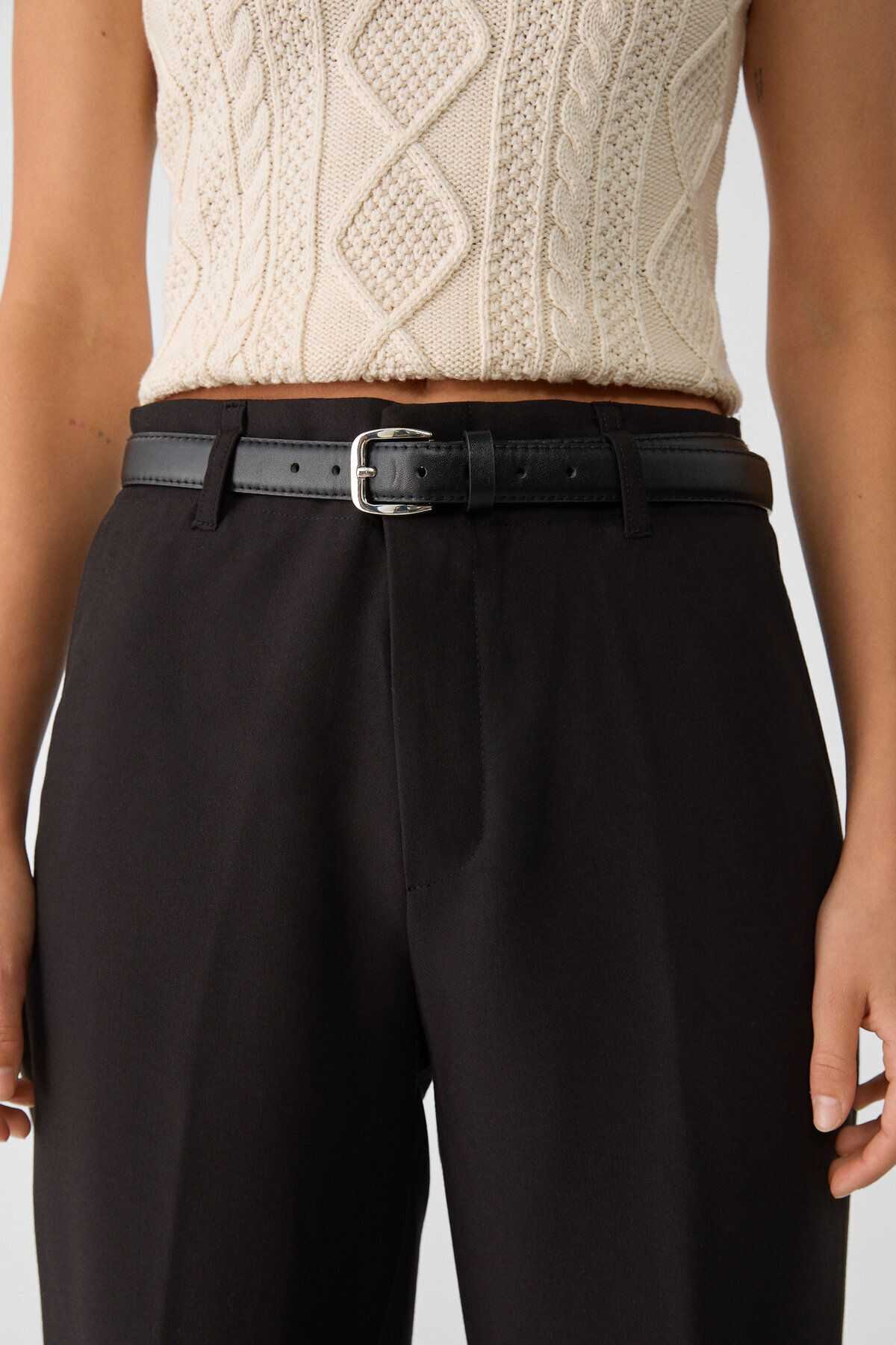 شلوار پارچه ای با کمربند و روان