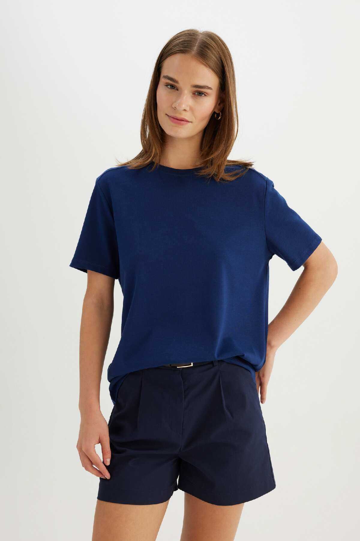 تیشرت آستین کوتاه یقه پریمیوم با تناسب معمولی