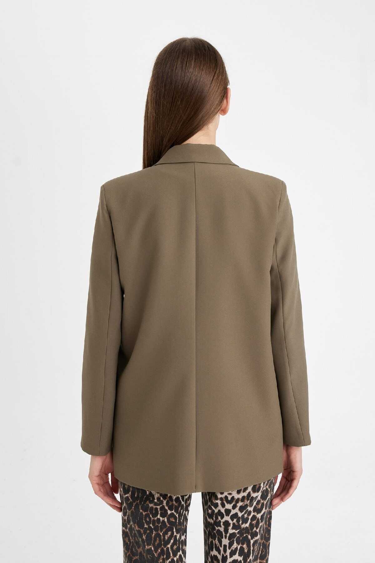 ژاکت پهن سایز یقه دکمه دار ساده کت ساده C2457ax24au