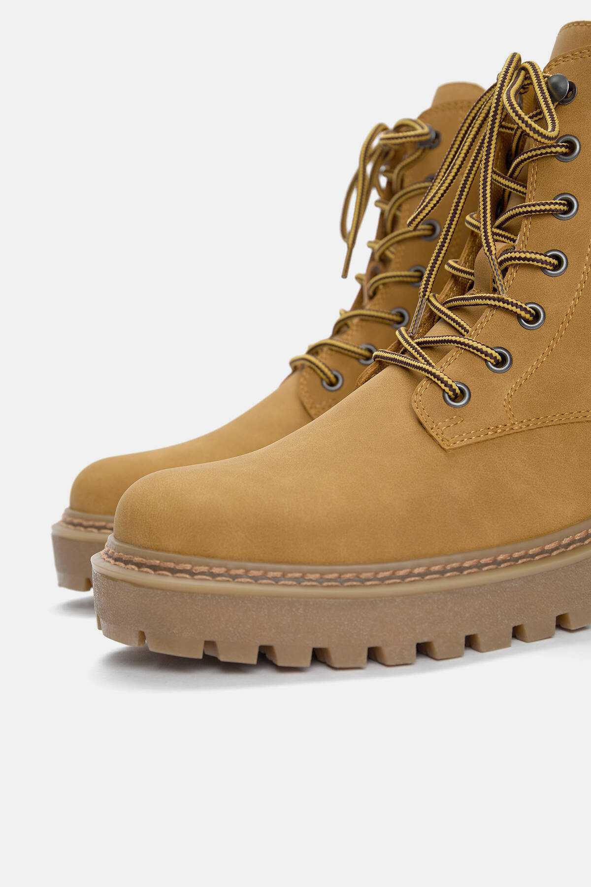 چکمه های تخت بند دار