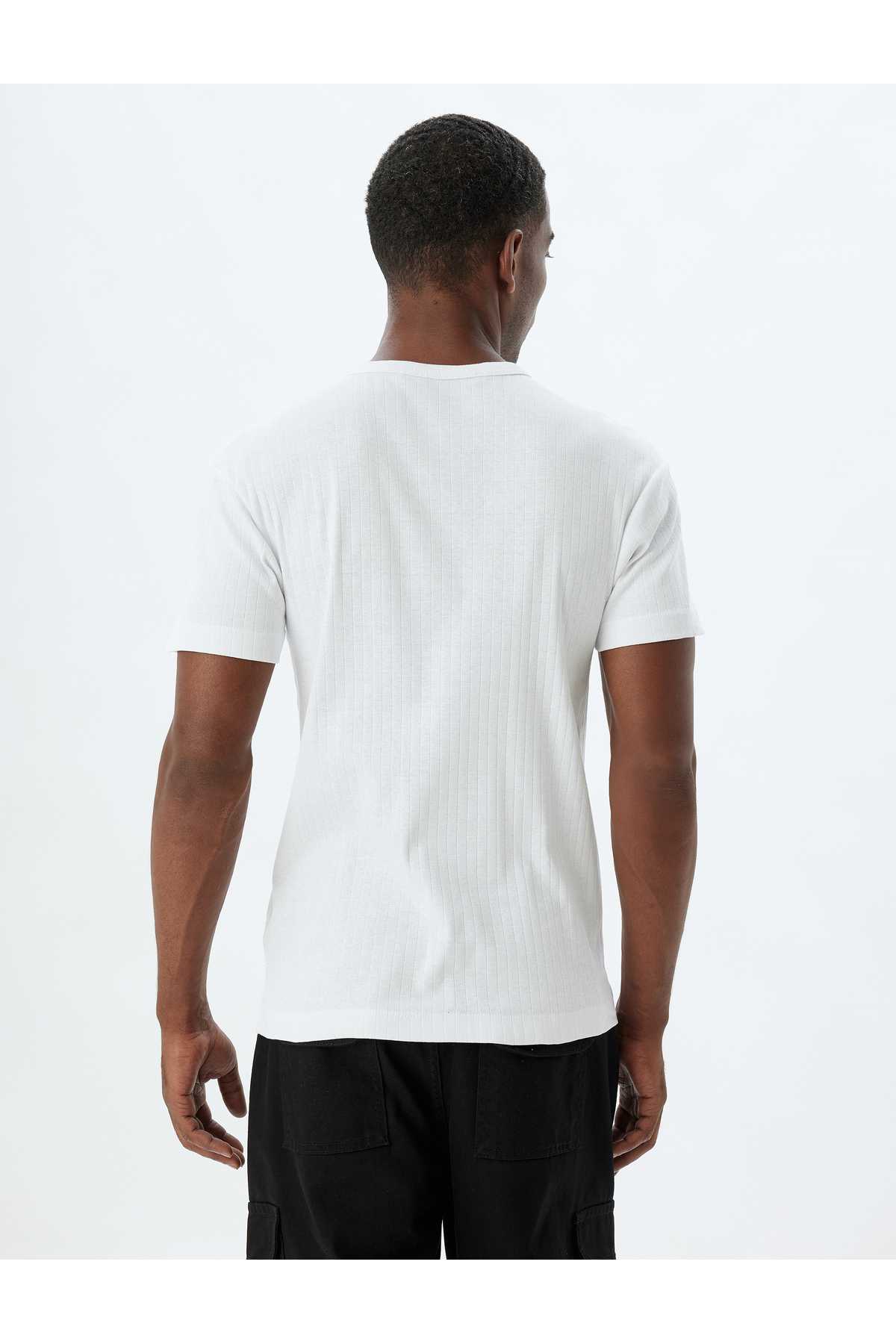 طرح تیشرت با یقه آستین کوتاه نخی چاپ شده با طرح اسلیم فیت