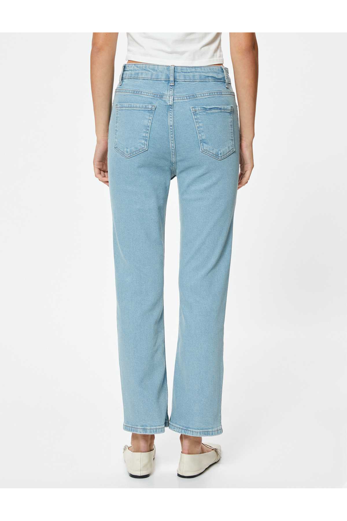 شلوار جین گشاد برش باریک با کمر استاندارد