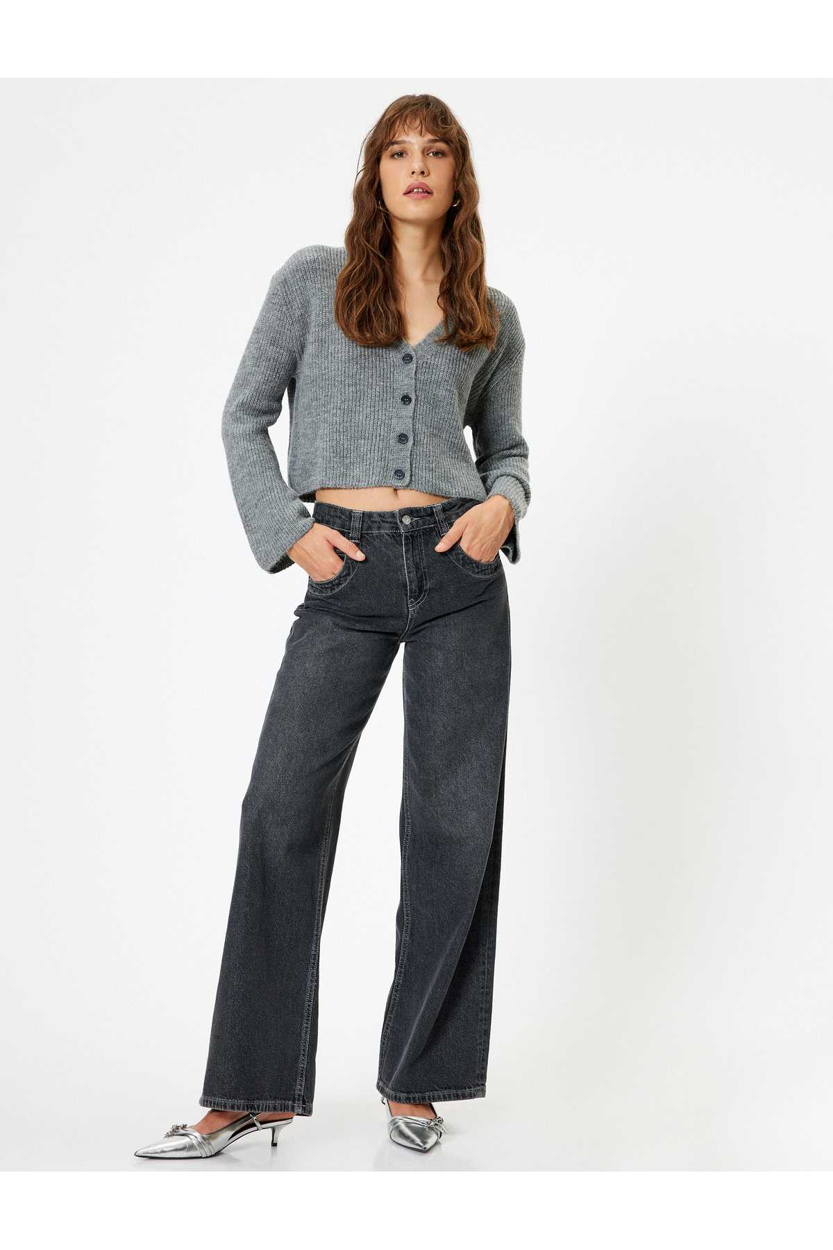 ژاکت بافتنی آستین بلند دکمه دار یقه V