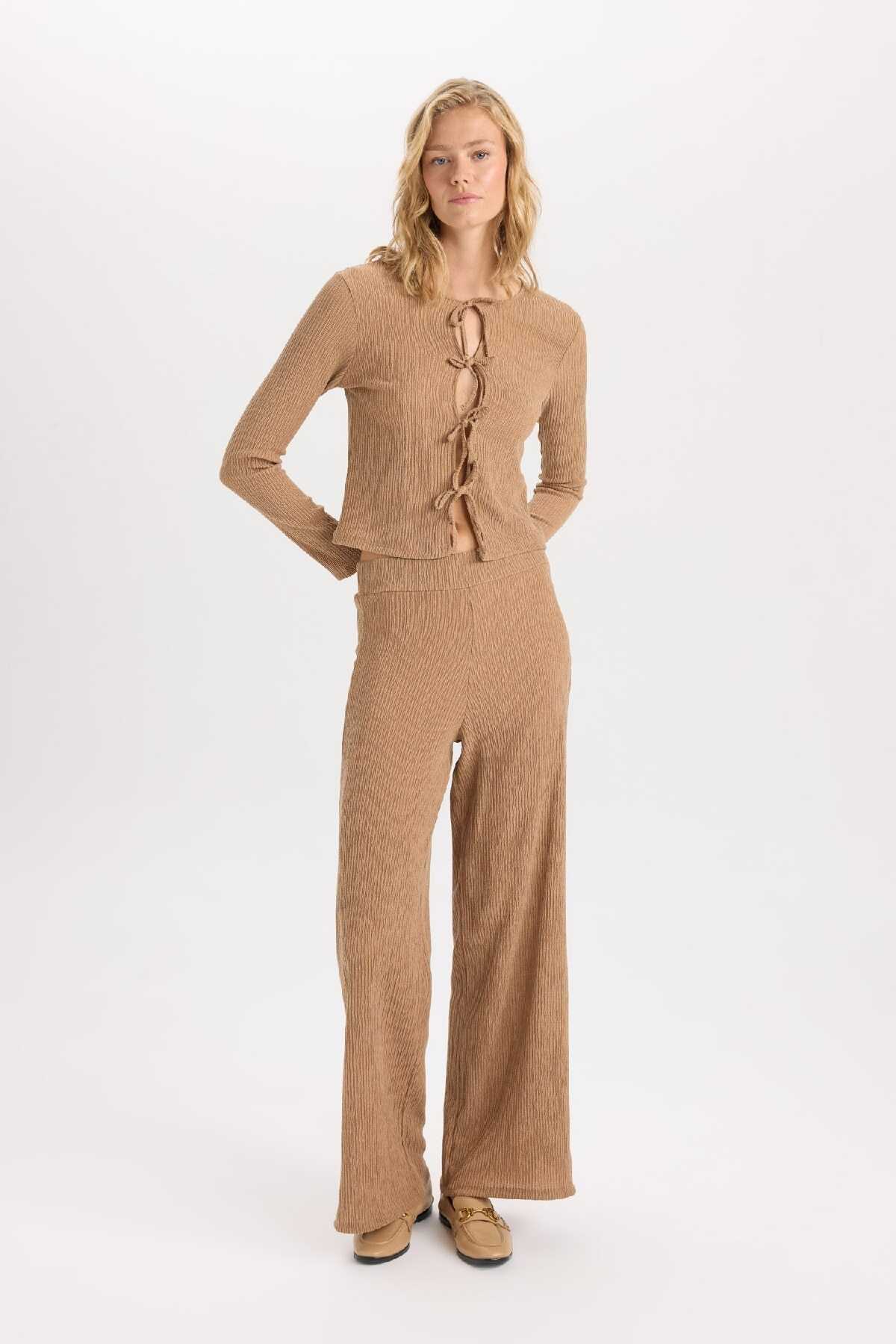 شلوار گشاد ساق گشاد با کمر منعطف پایه چروک راست