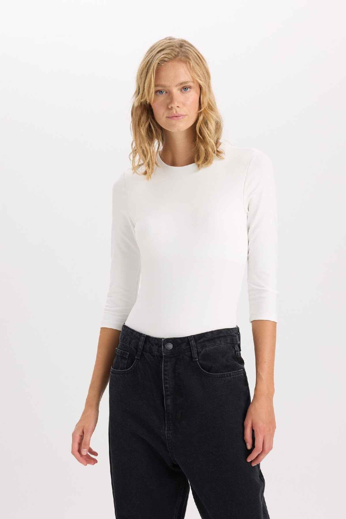 بدنه یقه بند معمولی با نیم آستین مستقیم