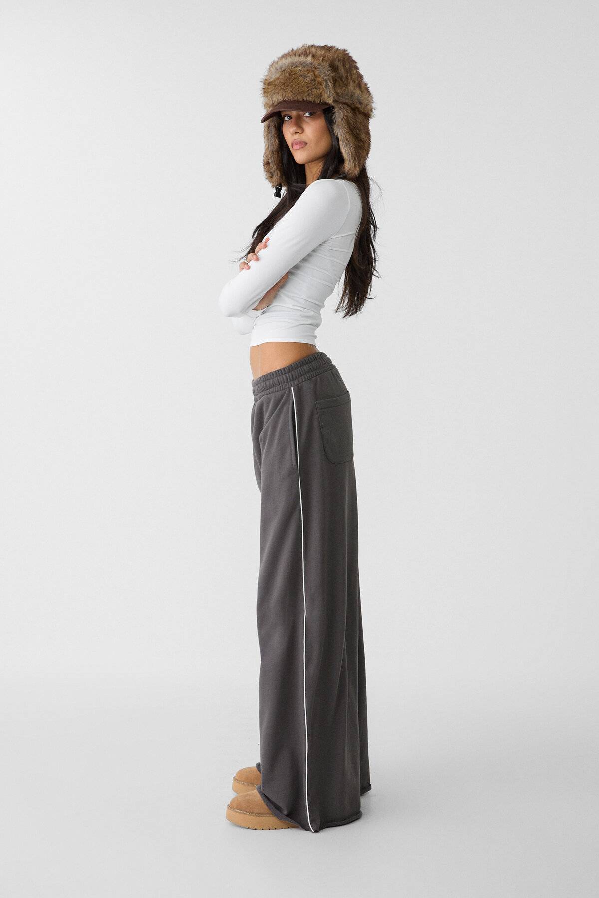 شلوار نخی گشاد با جزئیات راه راه