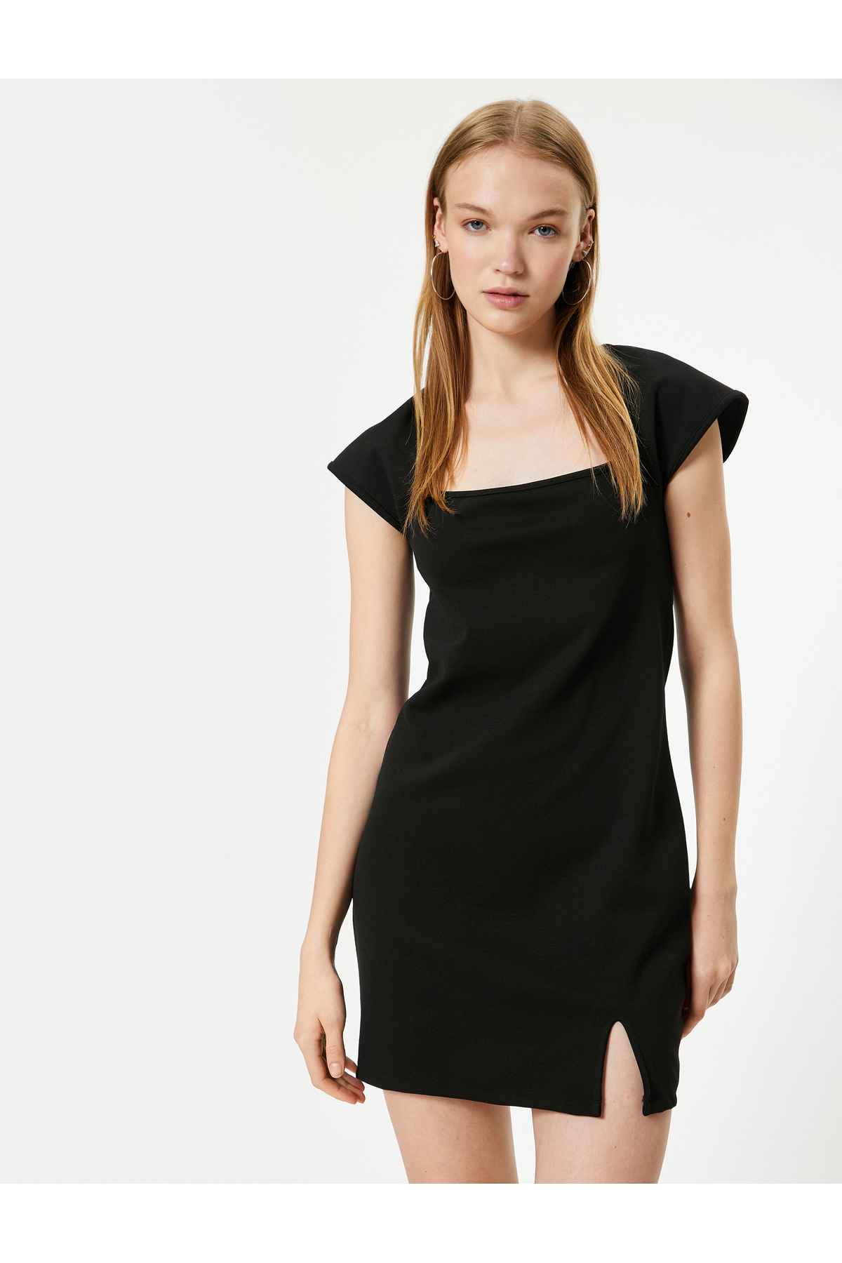 لباس کوتاه آستین کوتاه با یقه مربعی با جزئیات چاک دار