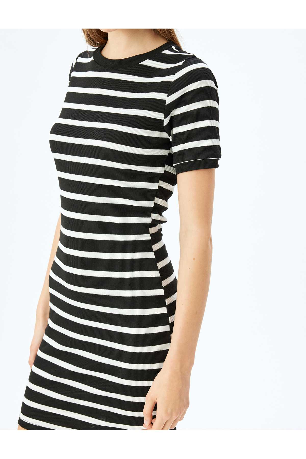 لباس مینی بادیکن آجدار آستین کوتاه یقه خدمه