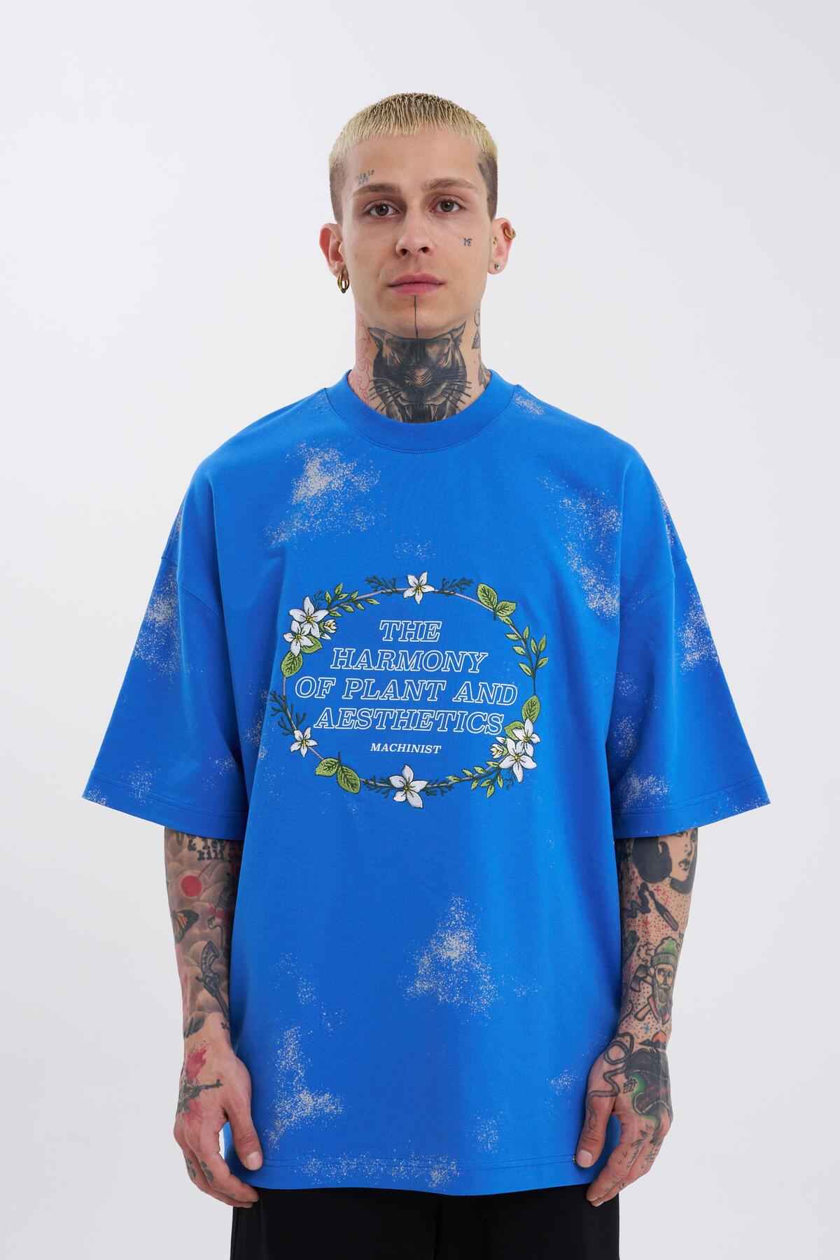 تیشرت مردانه گل های بزرگ آبی