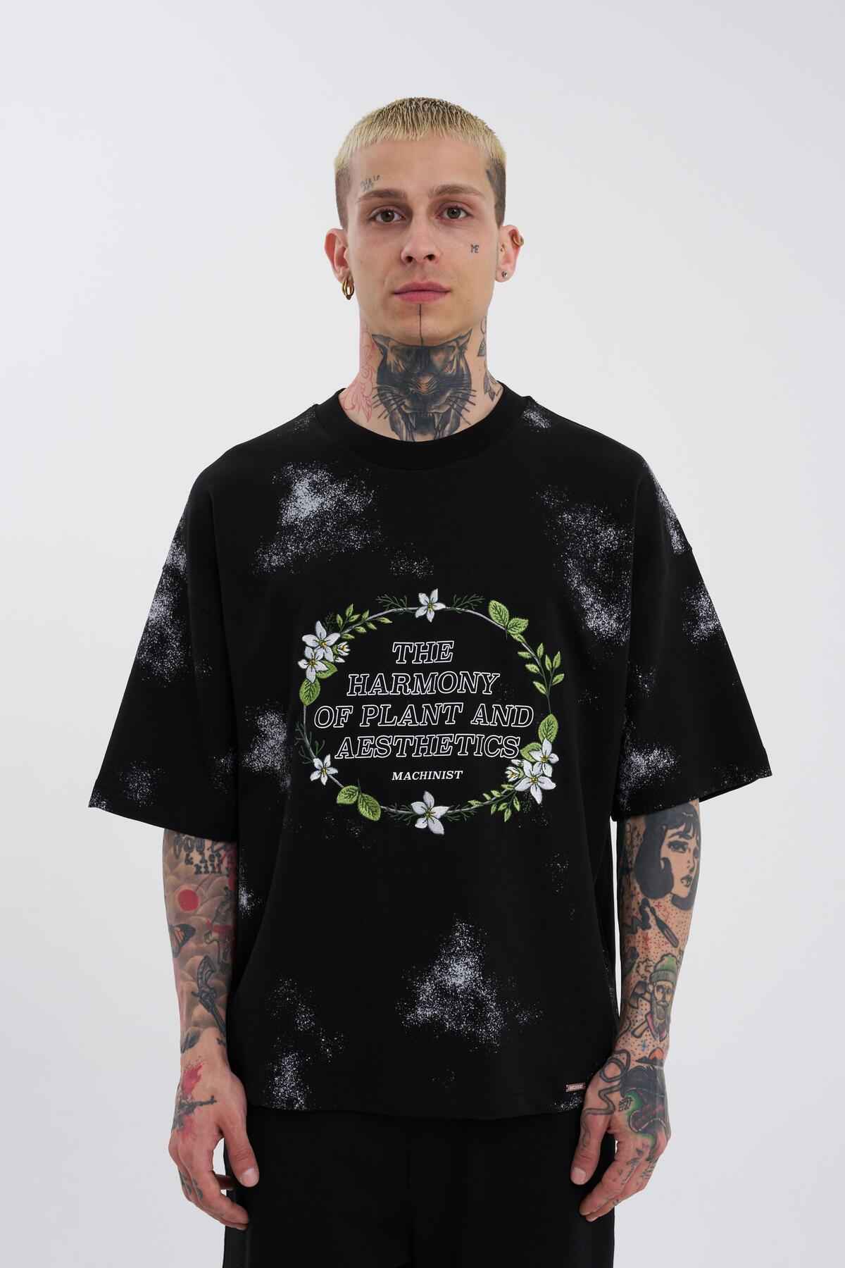 تیشرت مردانه گل های بزرگ آبی