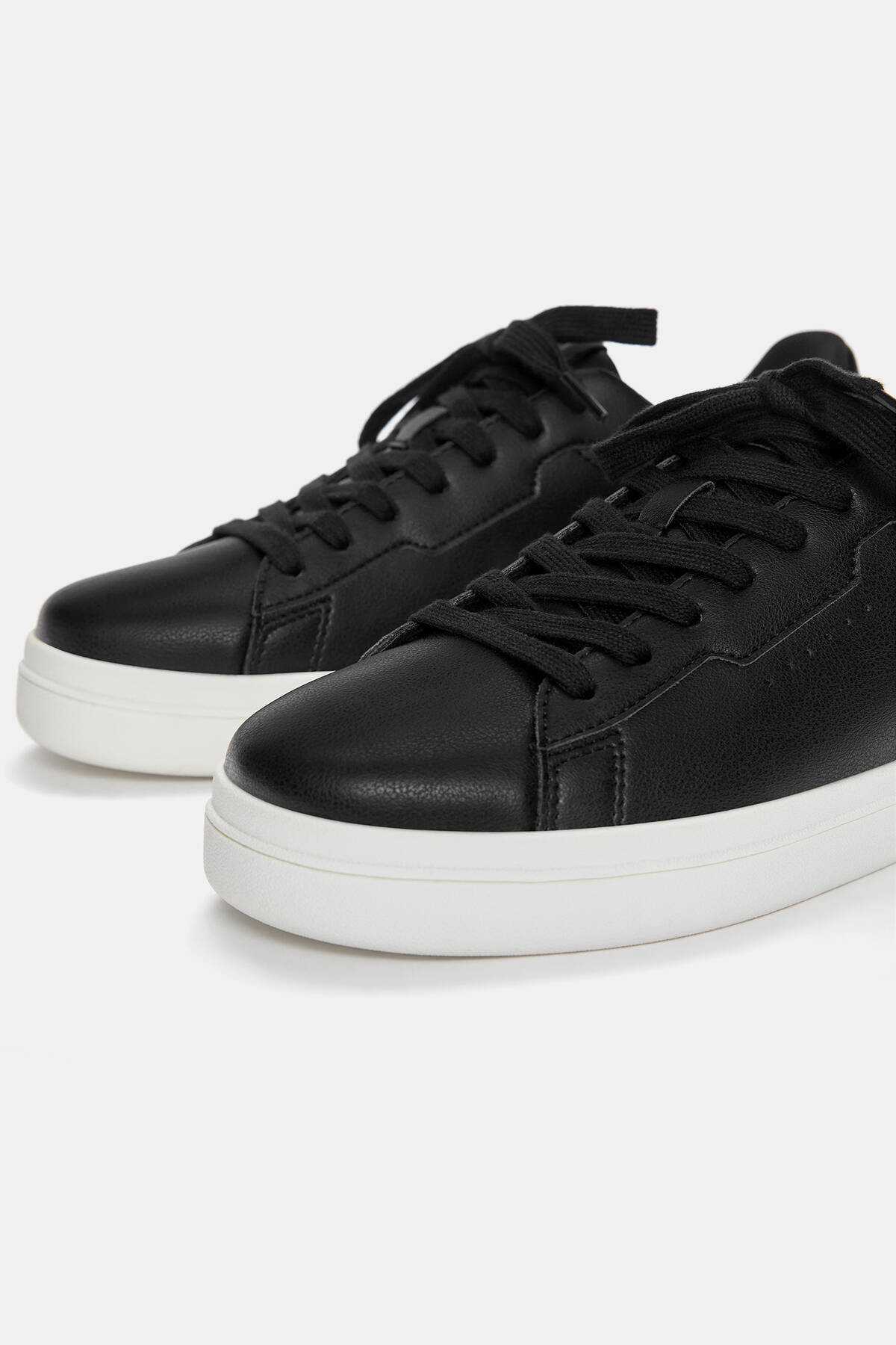 کفش های کتانی معمولی