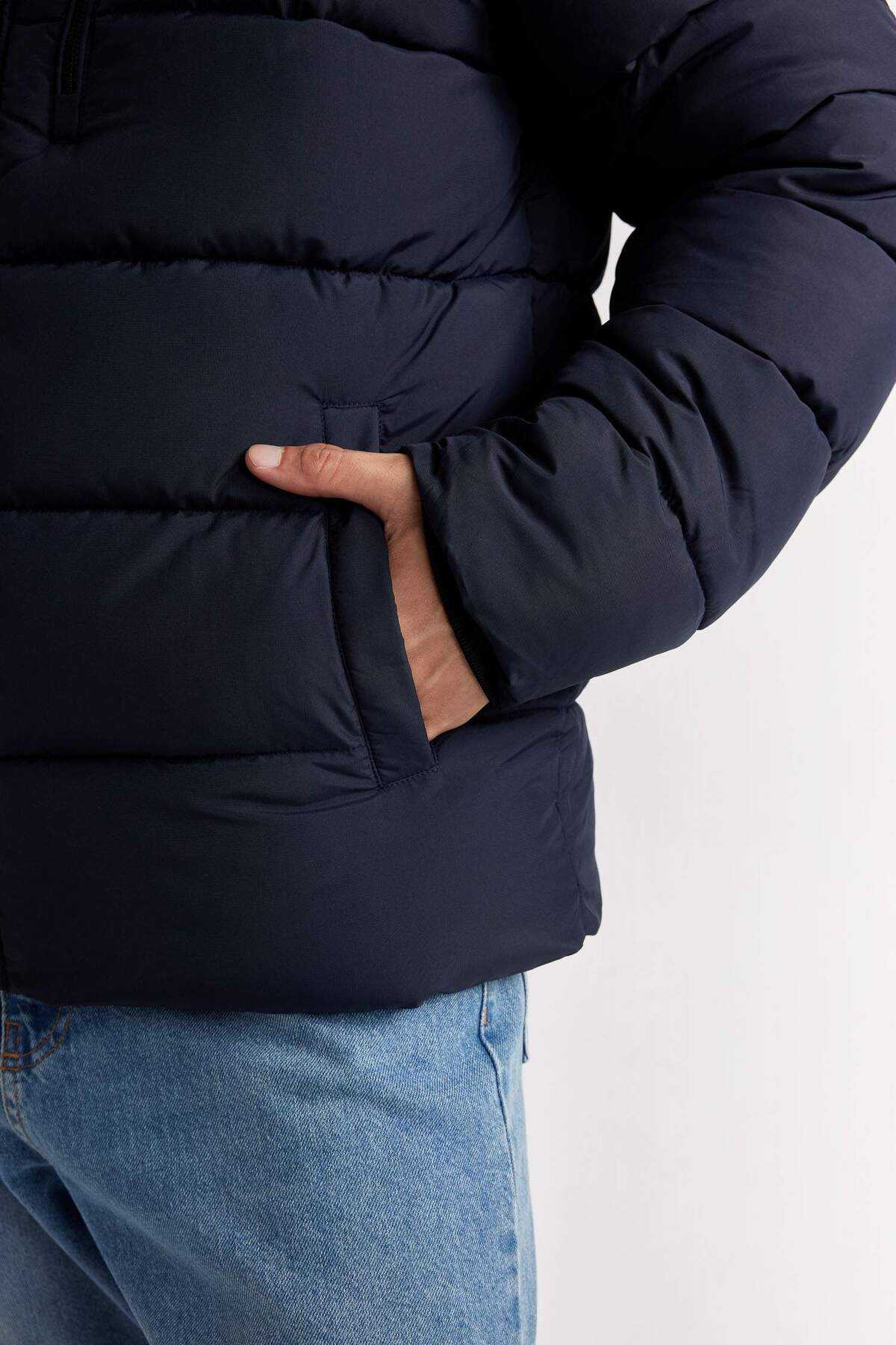 ژاکت پفی ضد باد ضد آب جیب زیپ دار یقه باریک و باریک