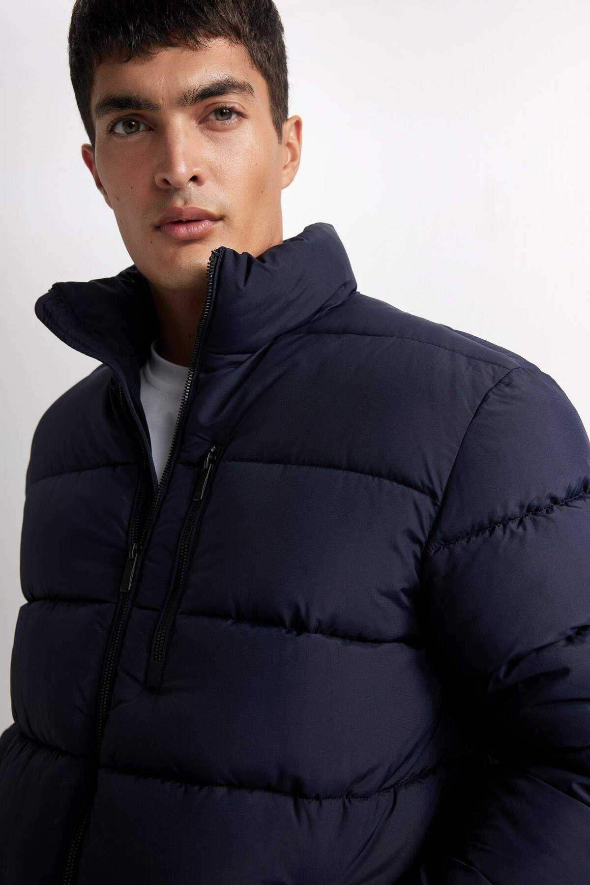 ژاکت پفی ضد باد ضد آب جیب زیپ دار یقه باریک و باریک