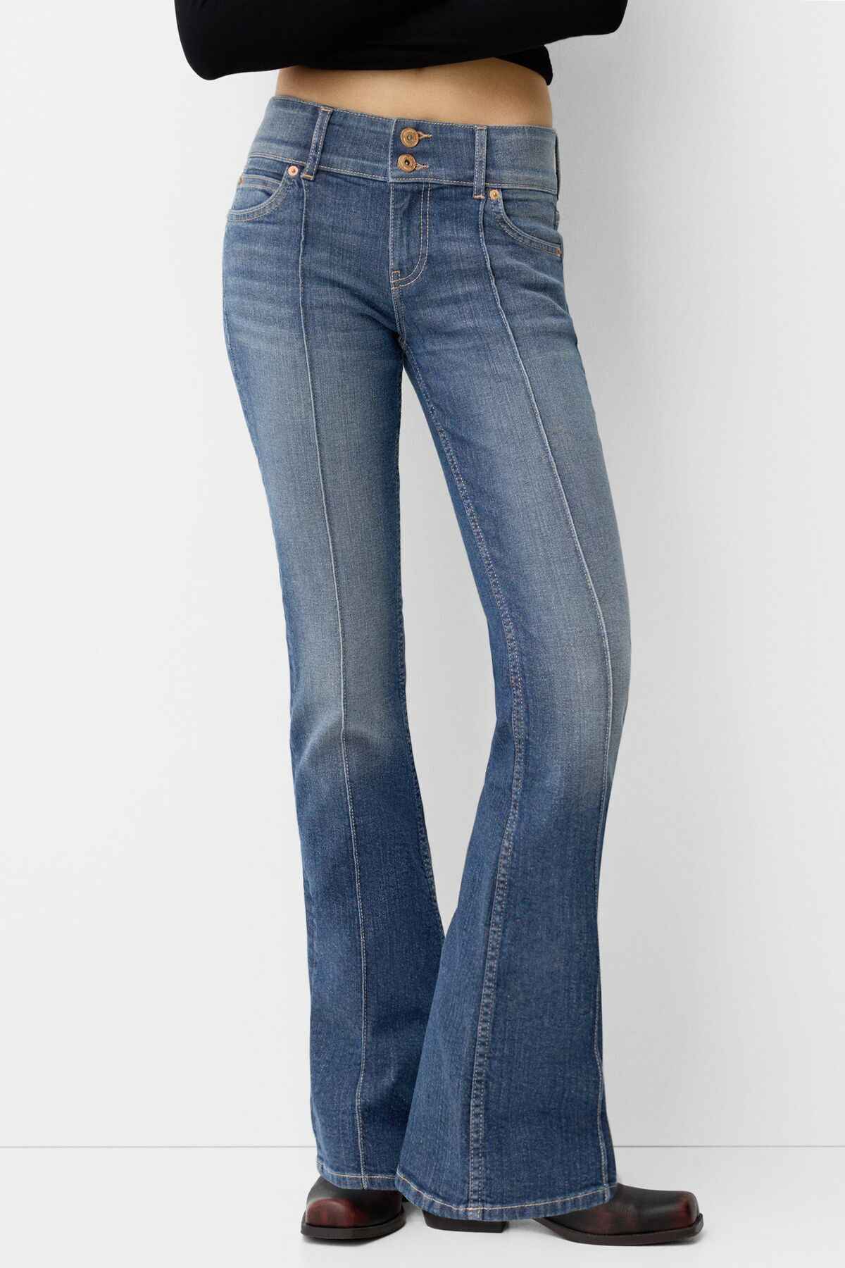 شلوار جین با کمر کوتاه