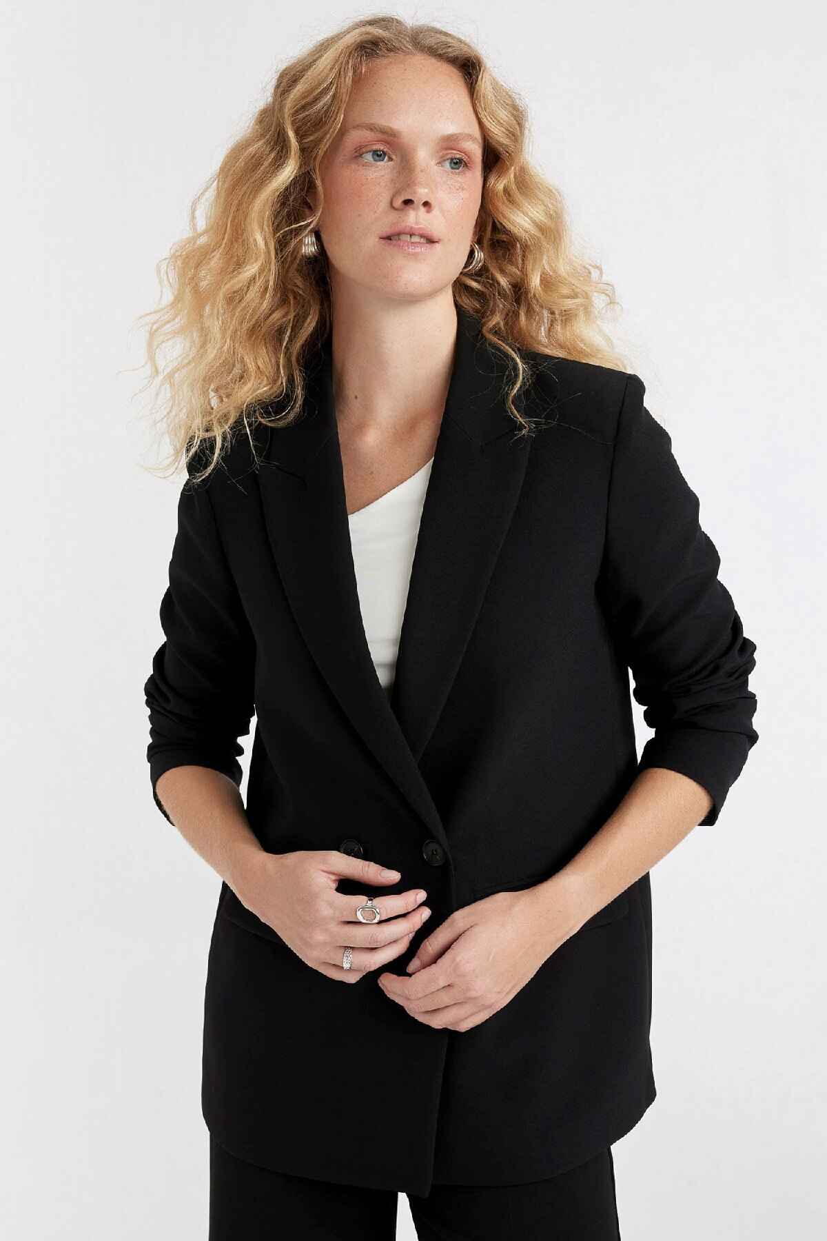 ژاکت پهن سایز یقه دکمه دار ساده کت ساده C2457ax24au