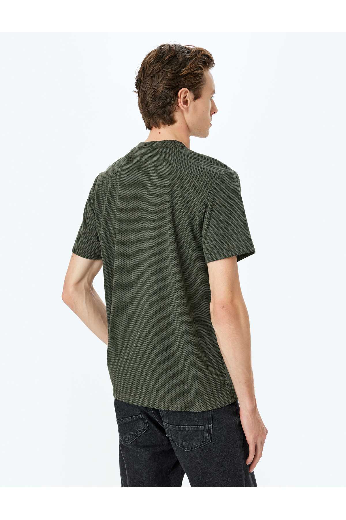 تیشرت آستین کوتاه پارچه ای با جنس یقه خدمه