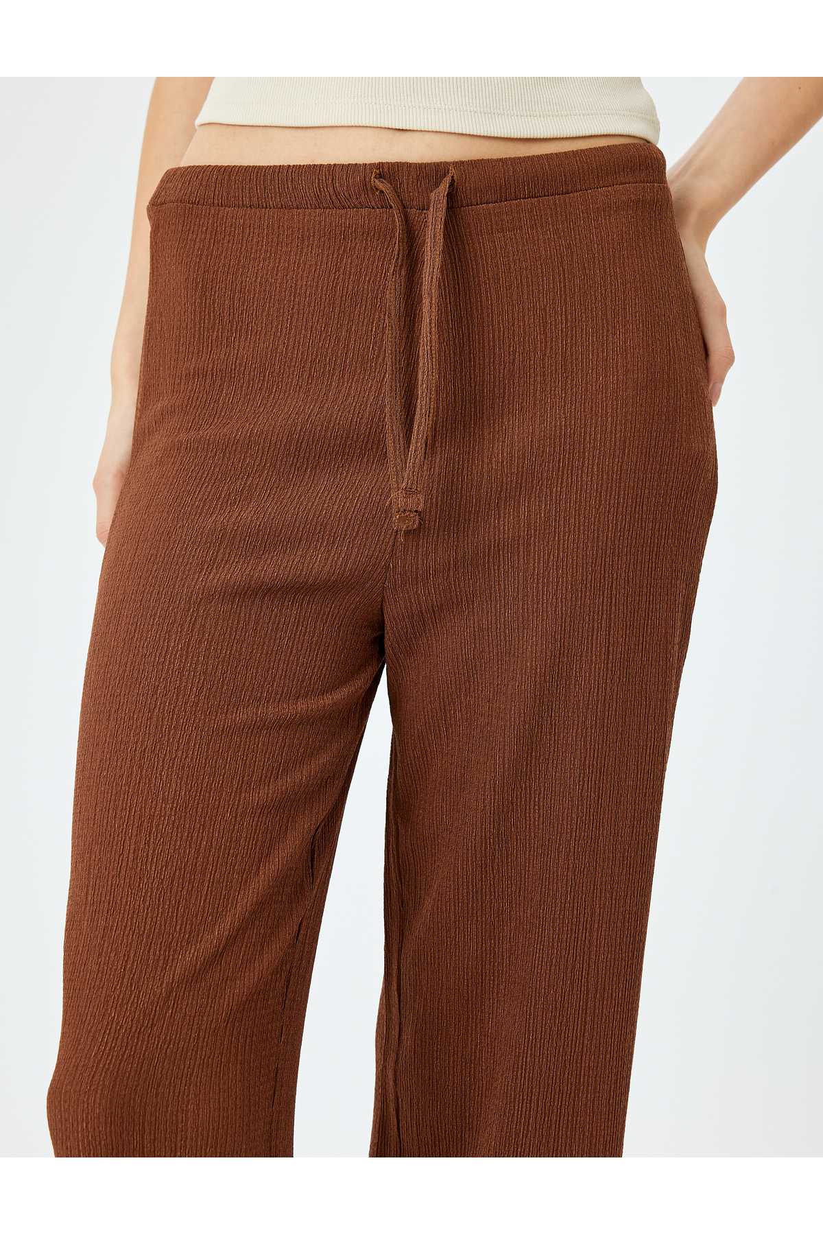 شلواری راحت با ساق گشاد با کمر بسته شده با کمر توری