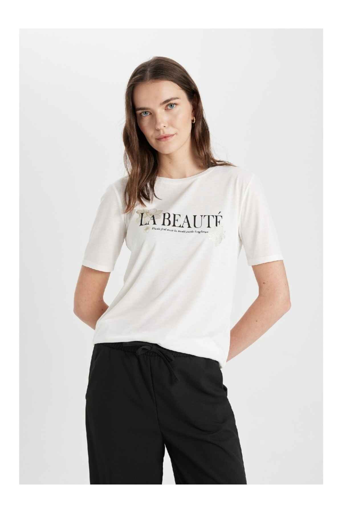 تیشرت آستین کوتاه یقه پرینت شده با تناسب معمولی