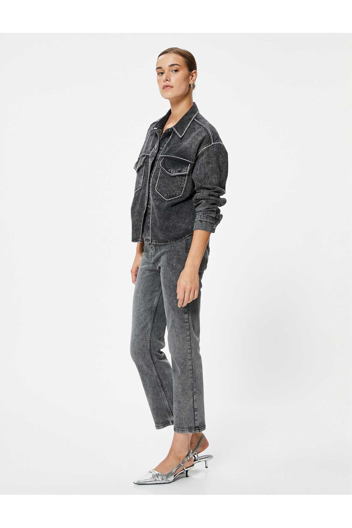 شلوار جین گشاد برش باریک با کمر استاندارد