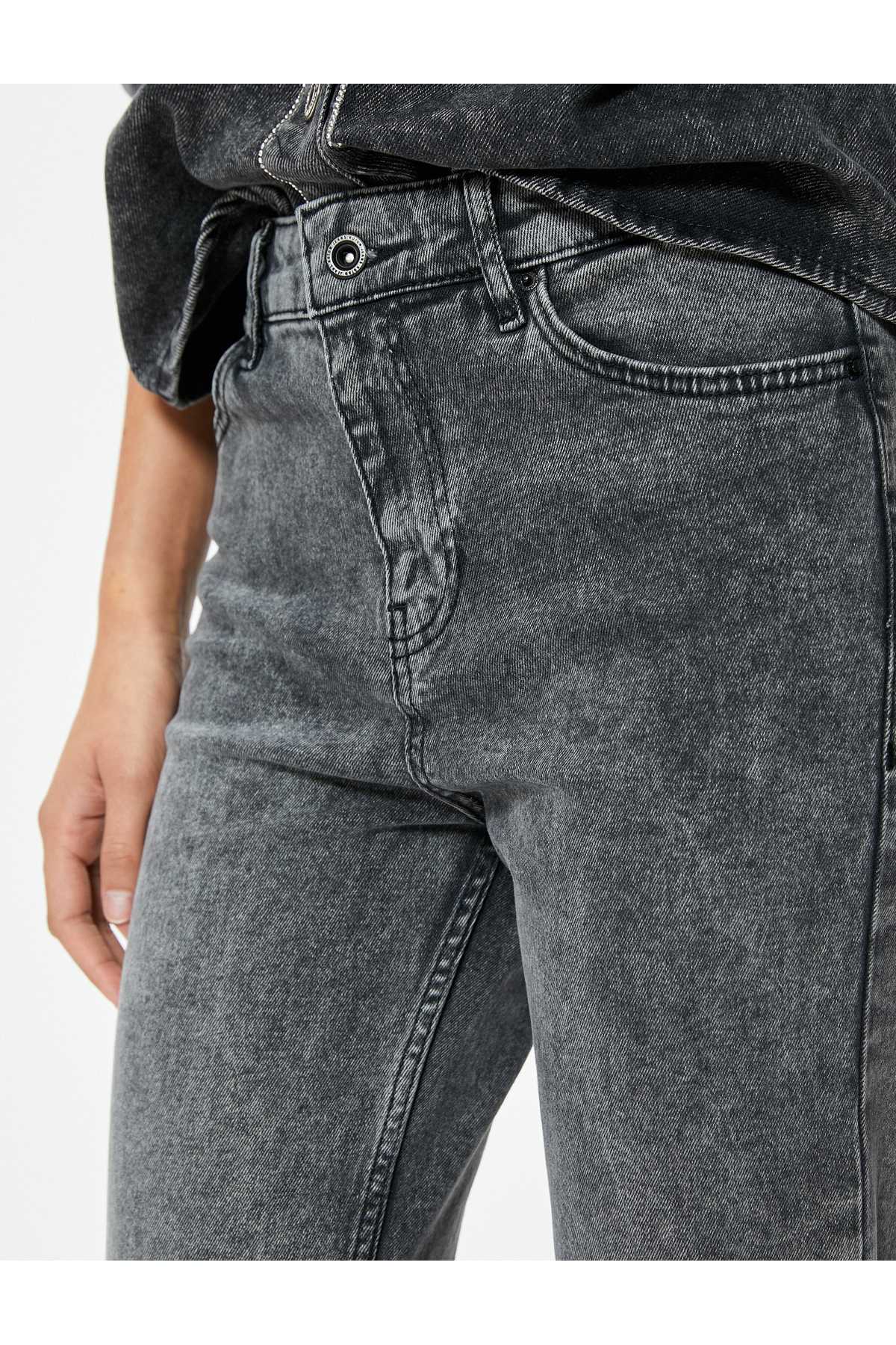 شلوار جین گشاد برش باریک با کمر استاندارد