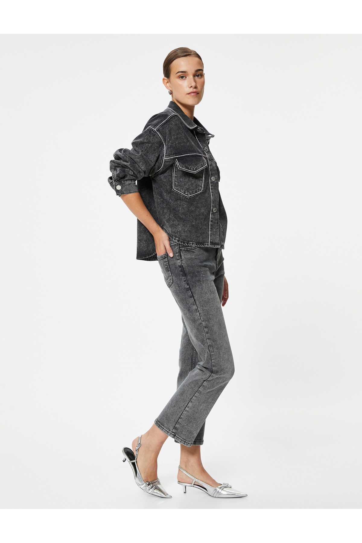 شلوار جین گشاد برش باریک با کمر استاندارد