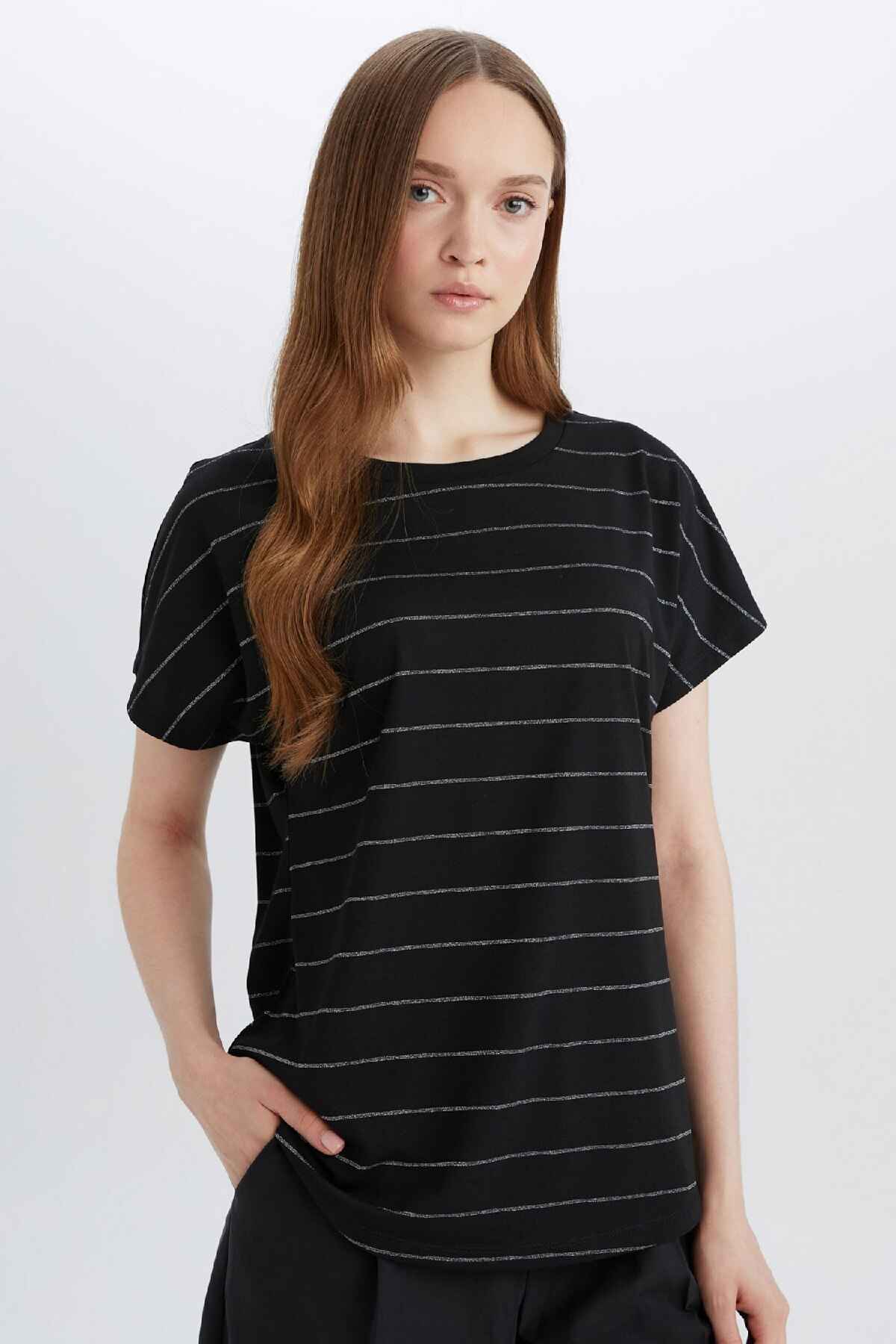 تیشرت آستین کوتاه یقه خدمه