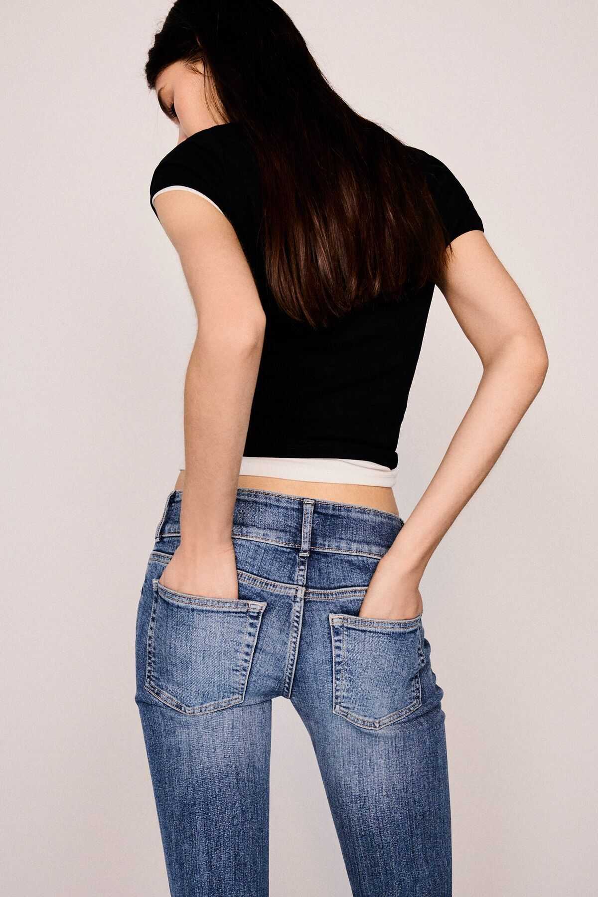 شلوار جین با کمر کوتاه