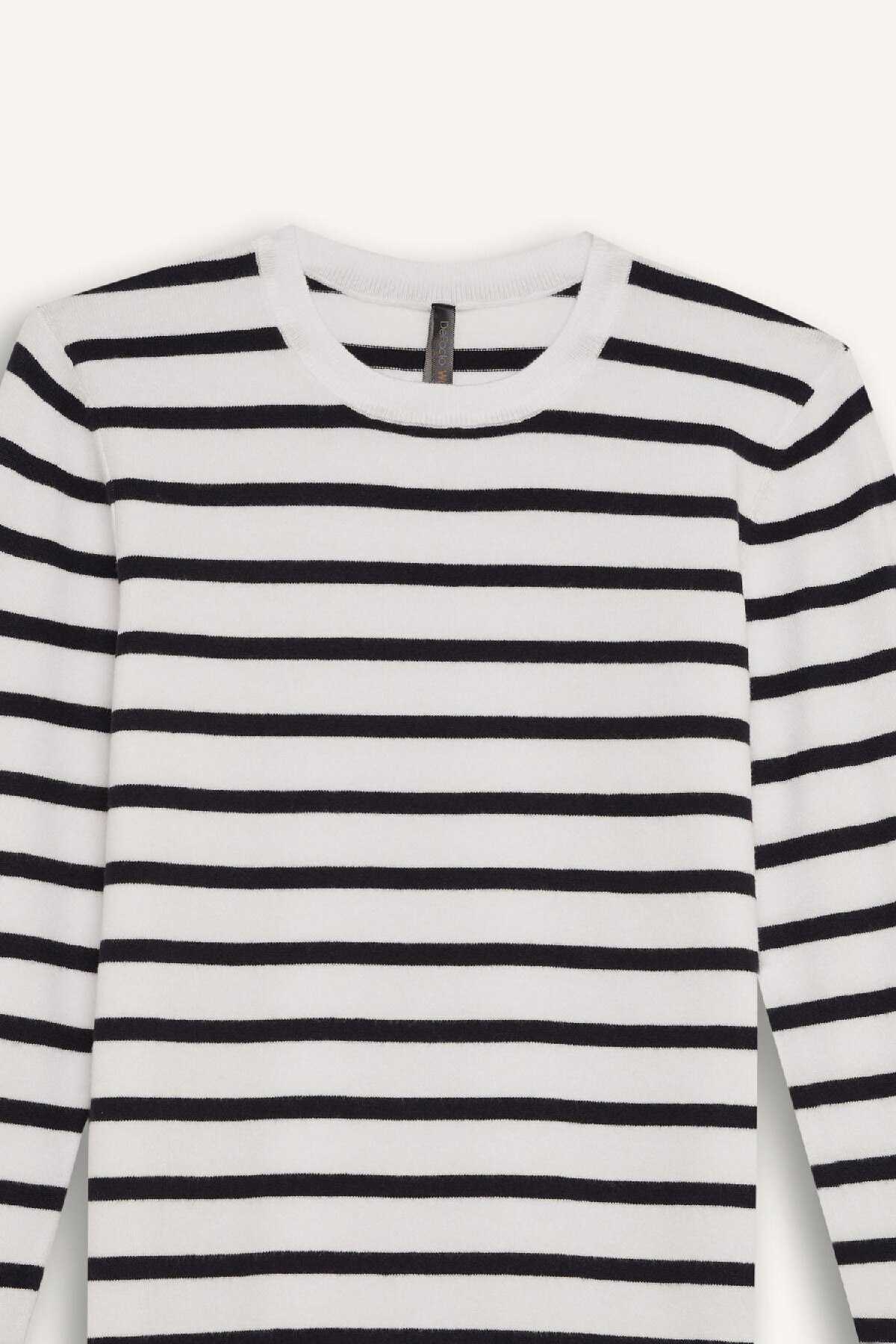 ژاکت بافتنی یقه راه راه معمولی