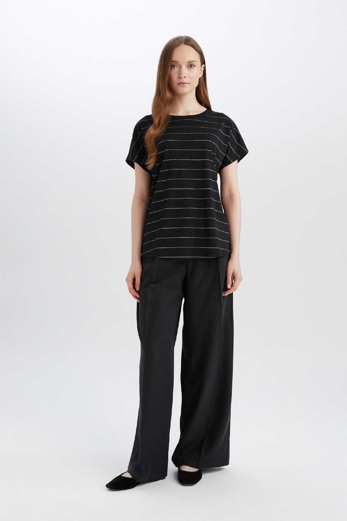 تیشرت آستین کوتاه یقه خدمه