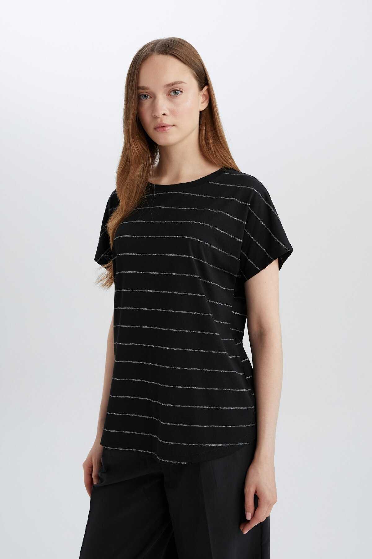 تیشرت آستین کوتاه یقه خدمه