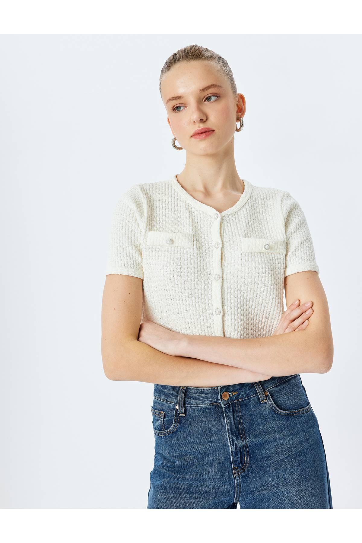 ژاکت کشباف بافتنی یقه خدمه با آستین کوتاه دکمه دار