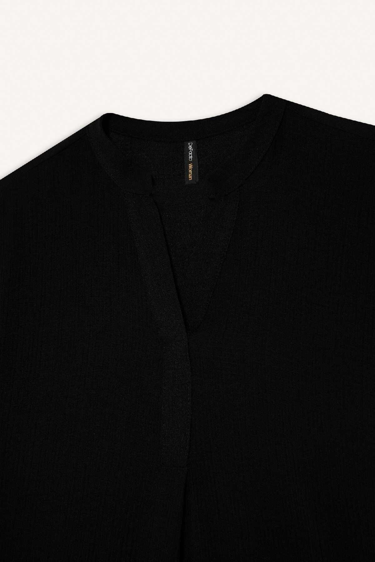 بلوز آستین کوتاه ساده یقه باز معمولی متناسب