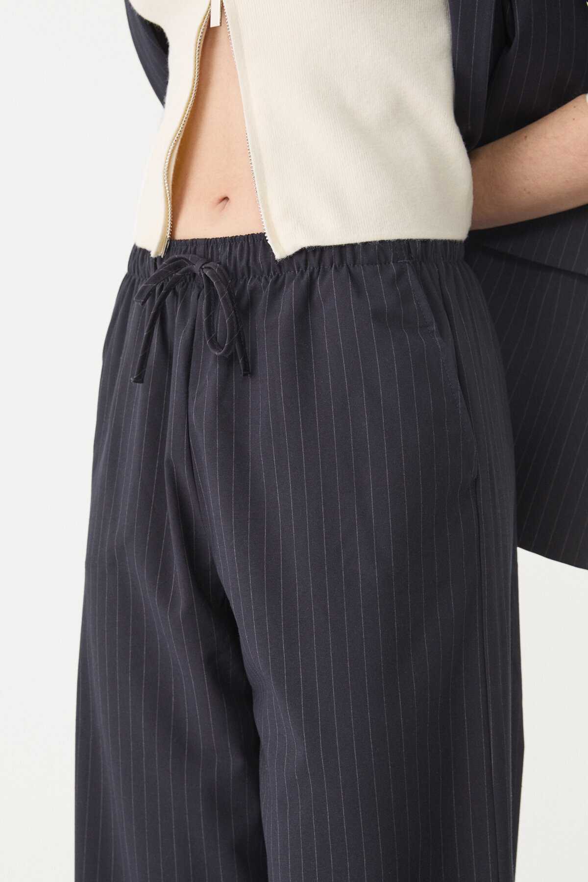 شلیک و شلوار راه راه