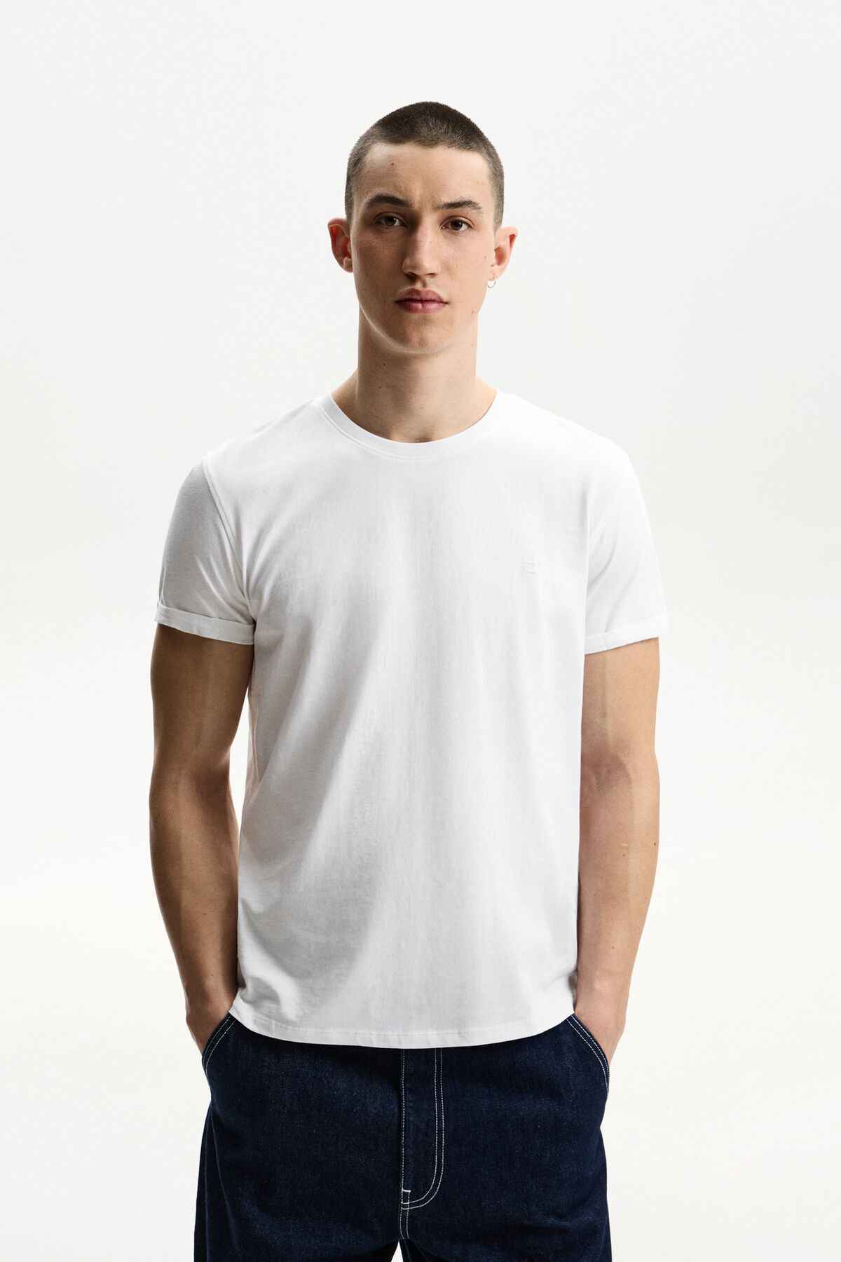 تیشرت با آستین کوتاه دوزی و خمیده