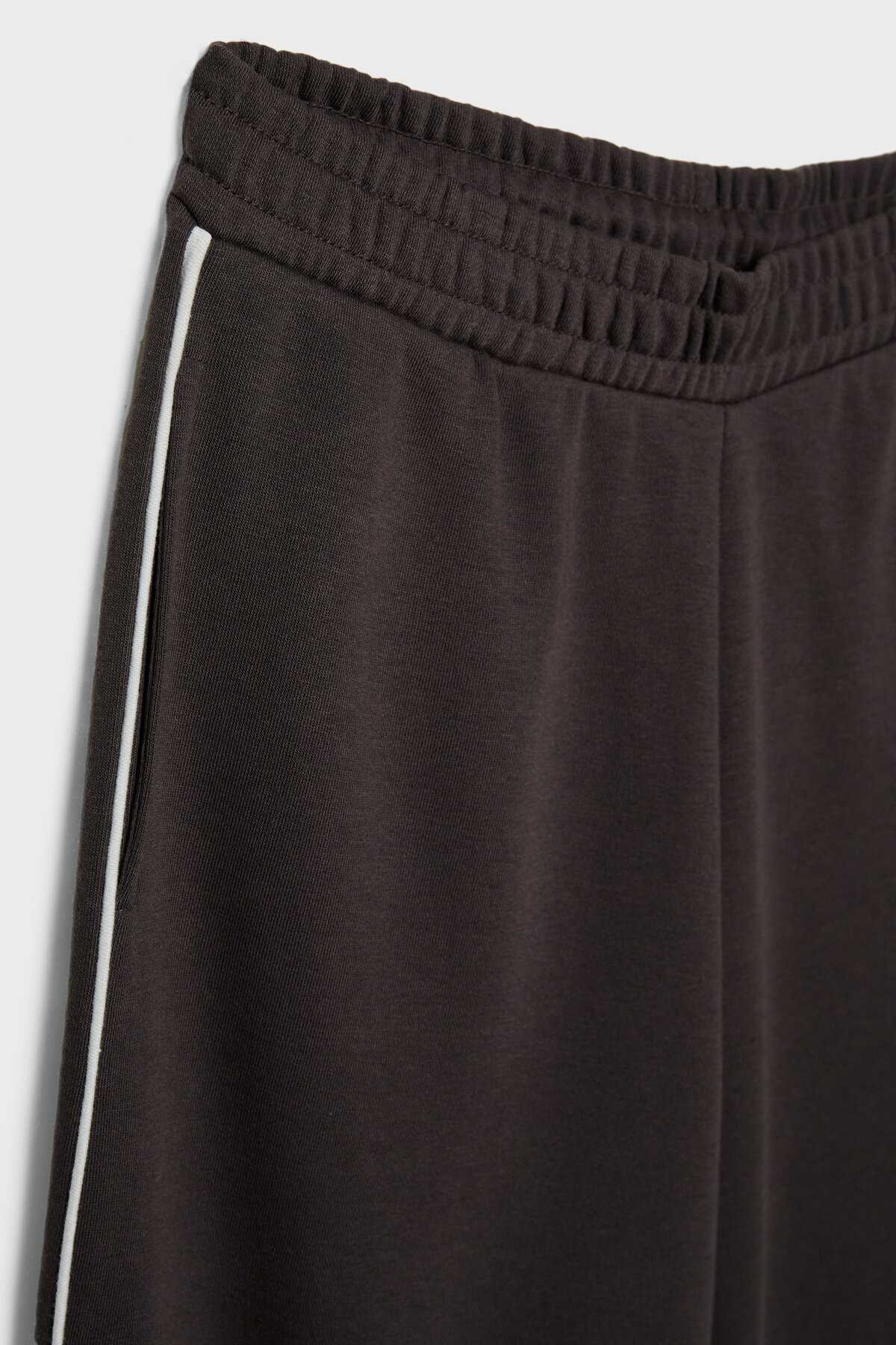 شلوار نخی گشاد با جزئیات راه راه