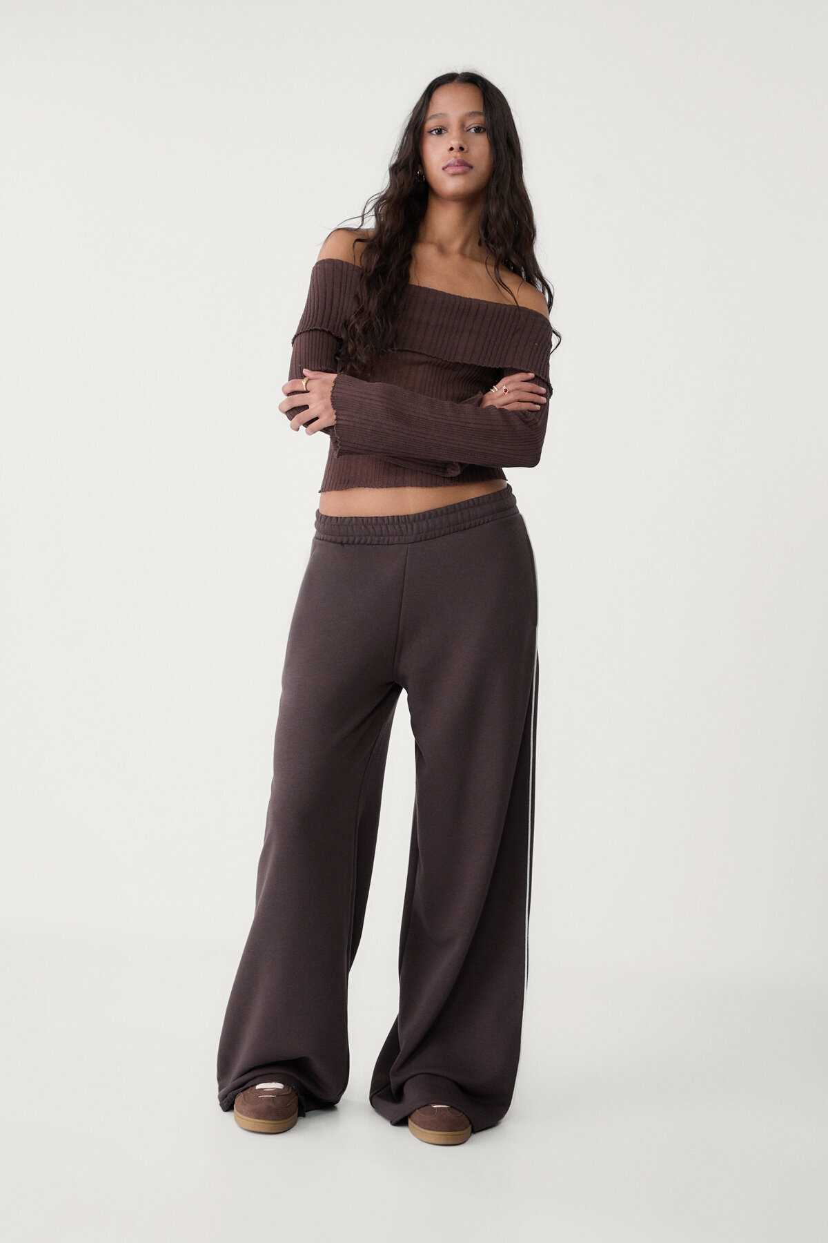 شلوار نخی گشاد با جزئیات راه راه