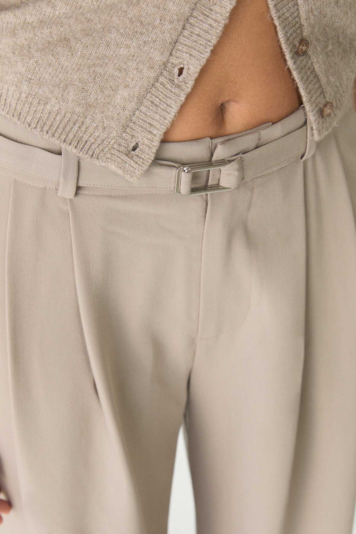 شلوار گشاد با جزئیات سگک هوشمند