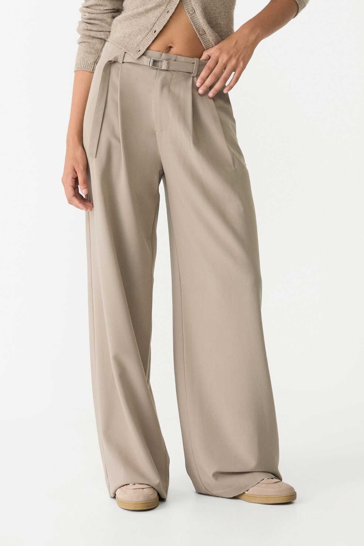 شلوار گشاد با جزئیات سگک هوشمند