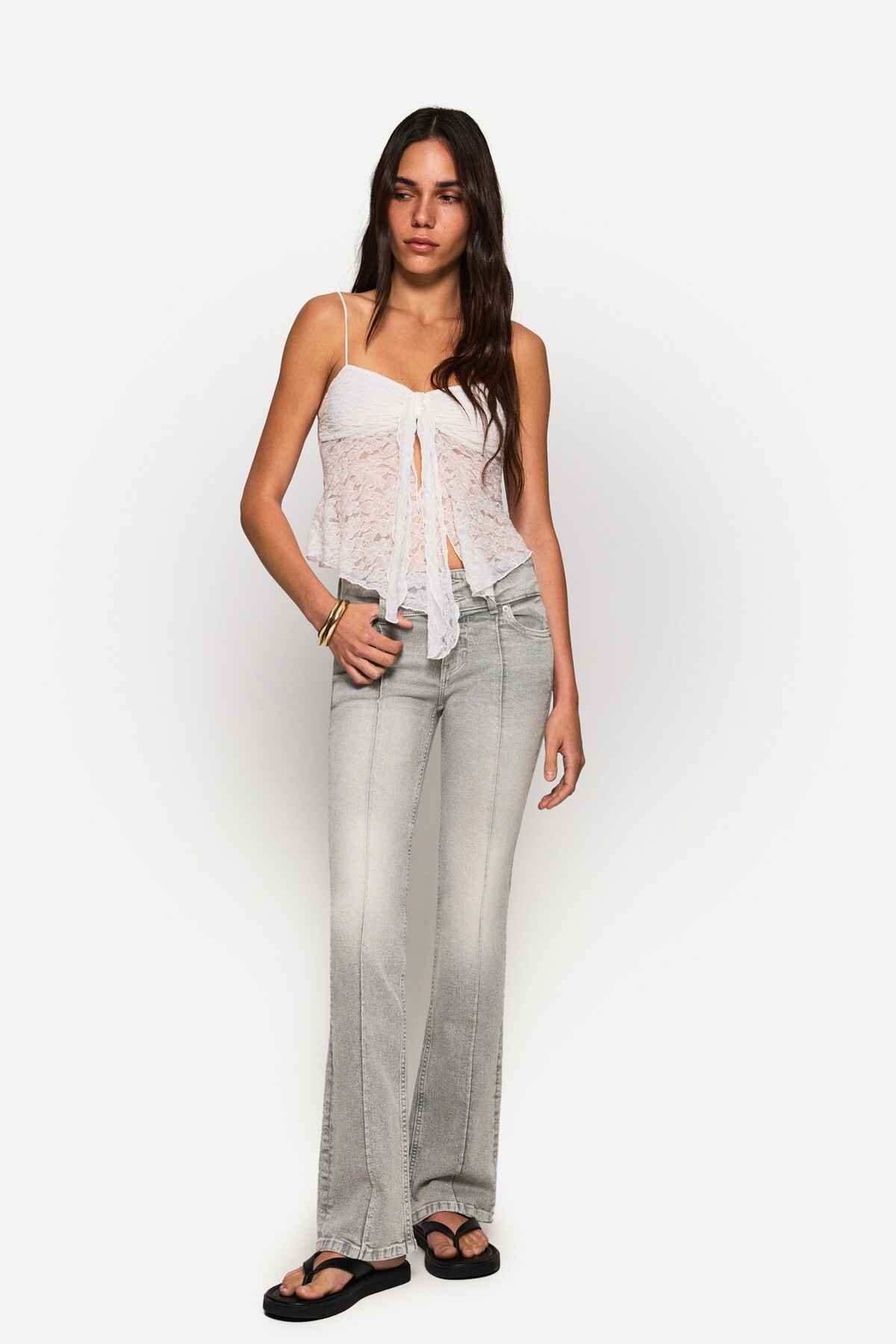 شلوار جین با کمر کوتاه