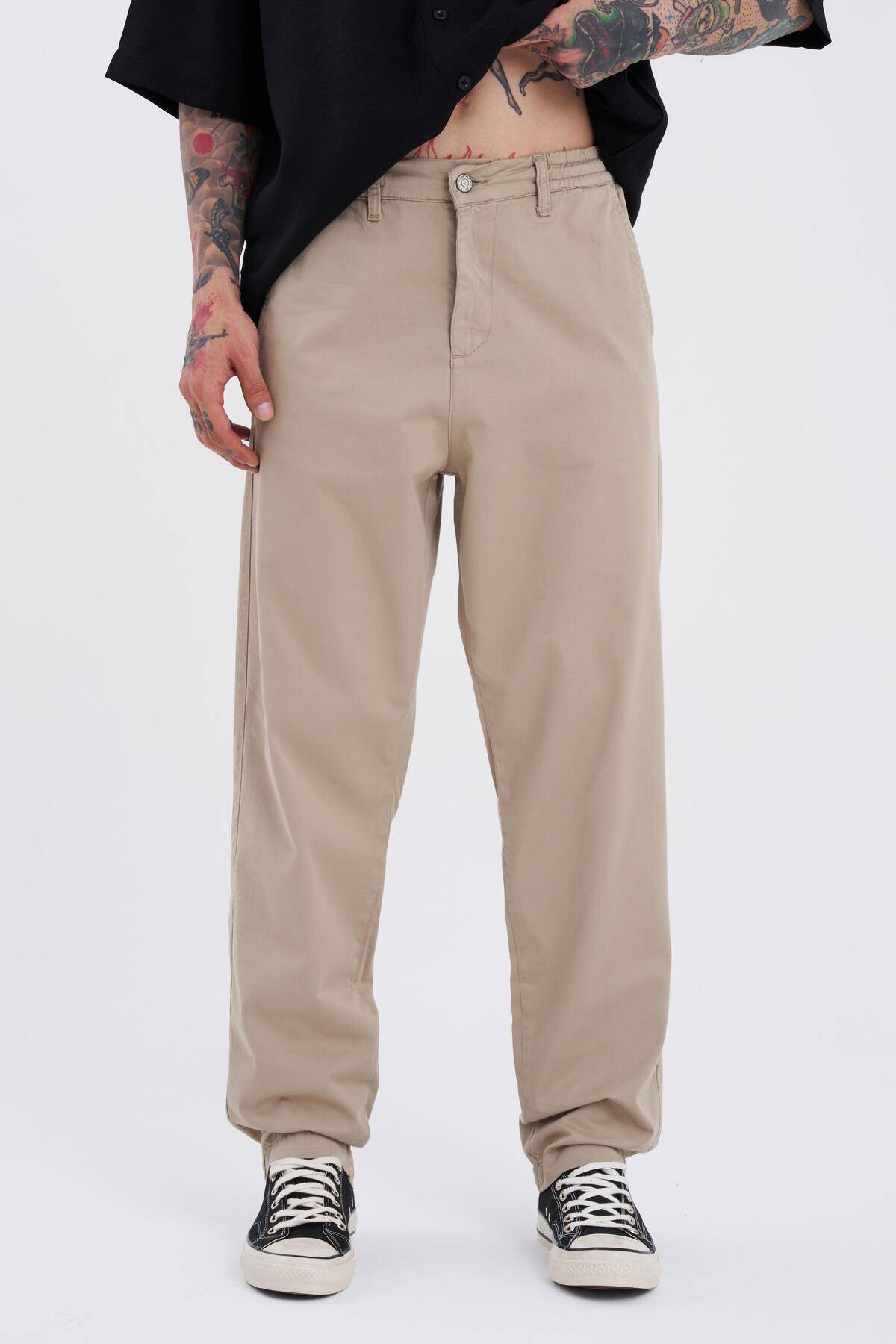 شلوار جین سیاه جامد اساسی مرد