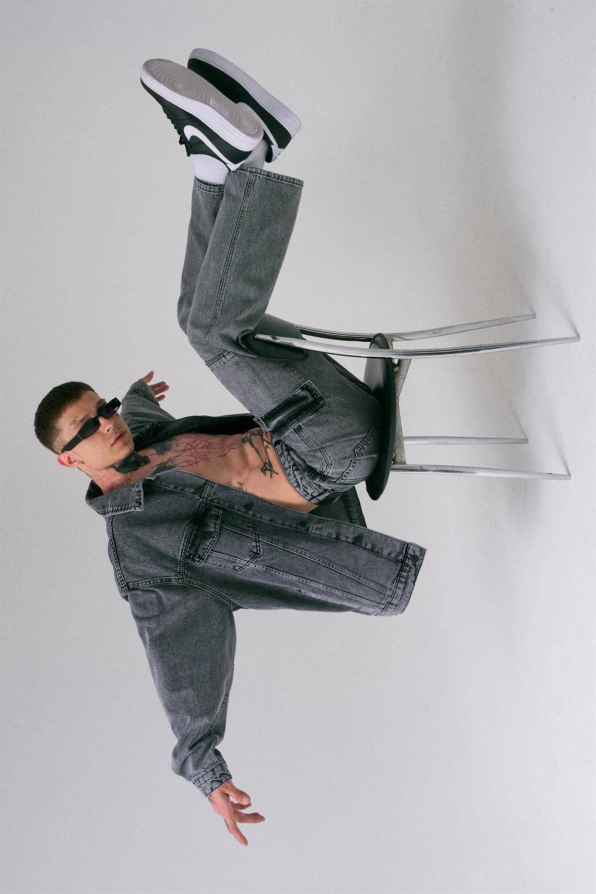 شلوار جین گشاد با جیبی باری آبی دریایی