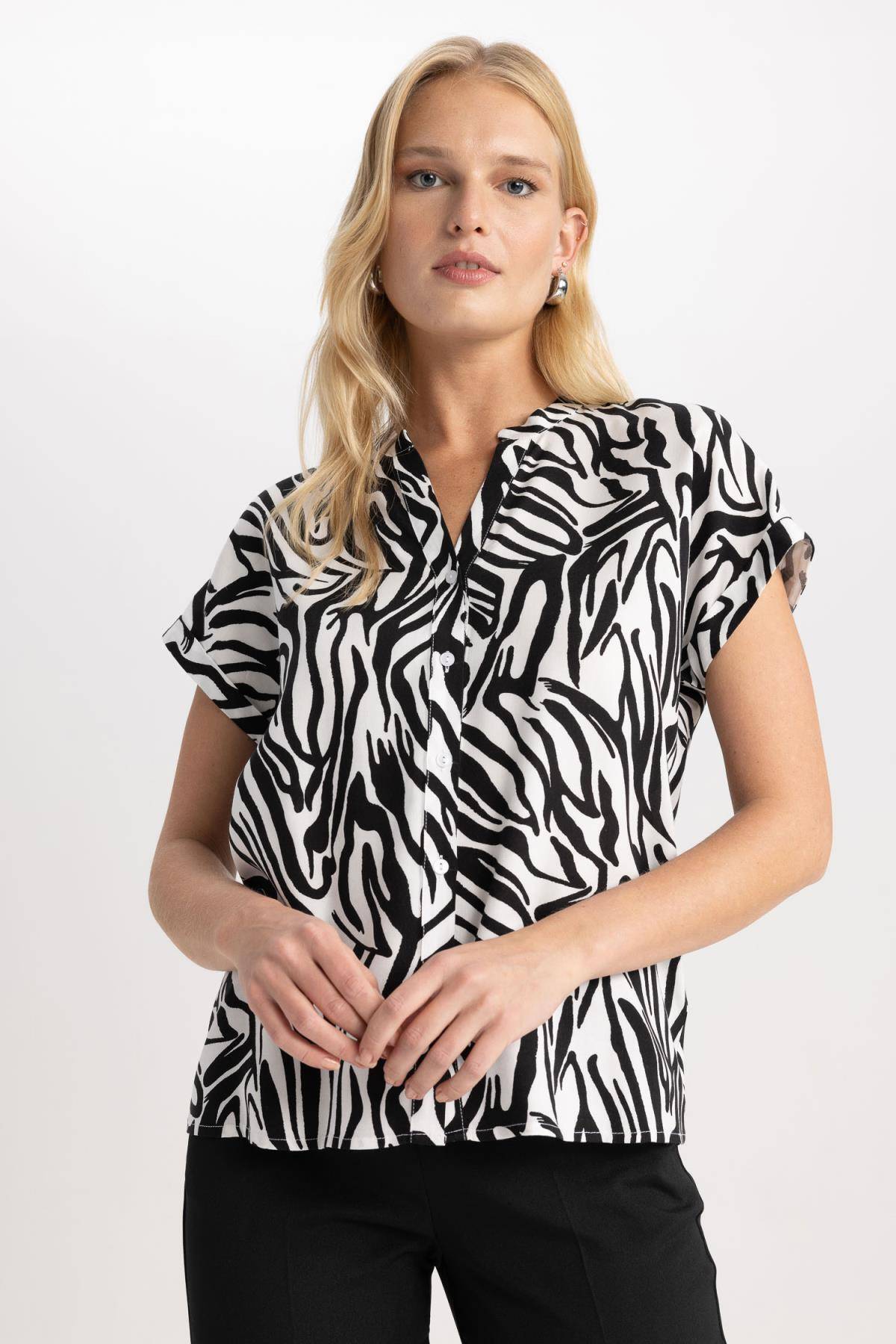 پیراهن آستین کوتاه یقه خدمه فیت منظم