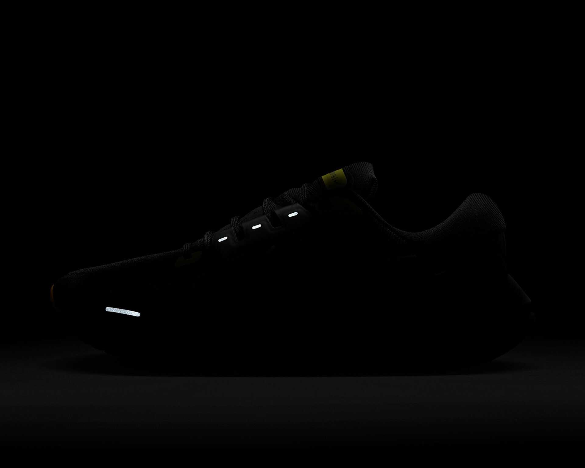 کفش دویدن Air Zoom Vomero 16