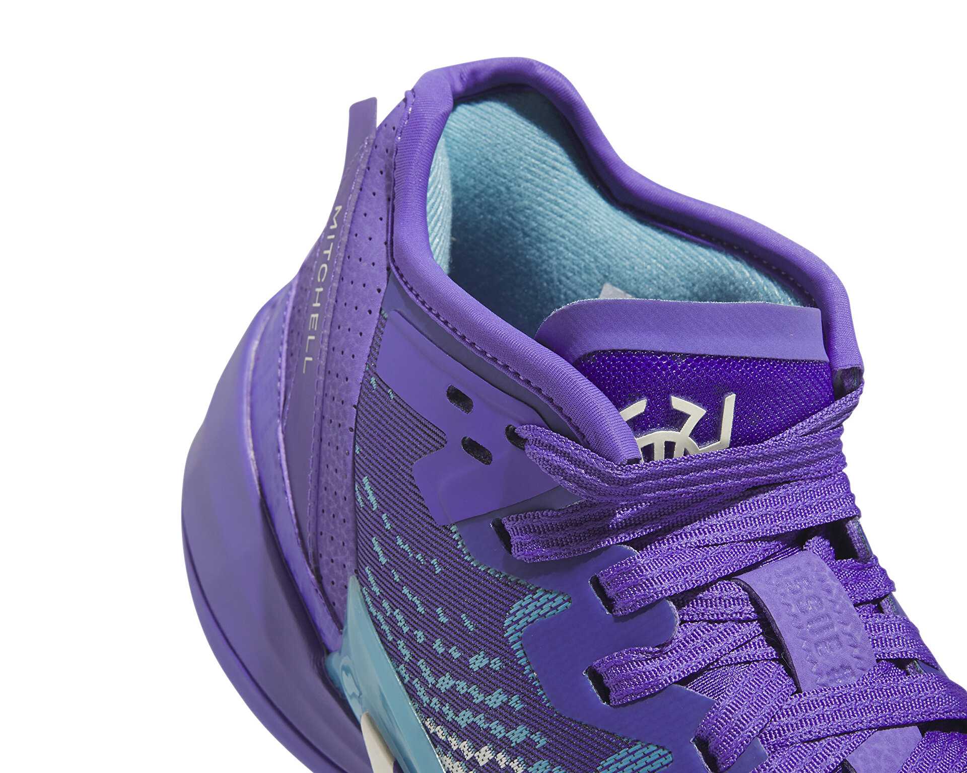 کفش های بسکتبال D.O.N. Issue 4